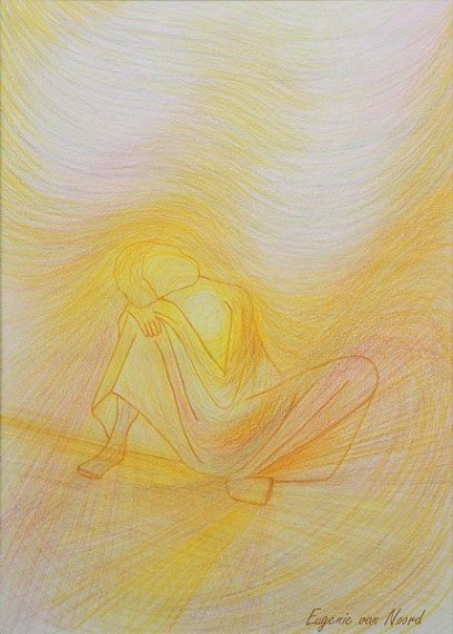 Tekening van een zittende figuur in warm geel en oranje, door Eugenie van Noord